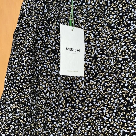 MSCH spring skirt - Picture 3 of 3
